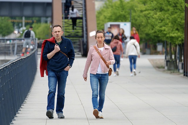 작은 발코니를 휴식 카페로 변신시키기
