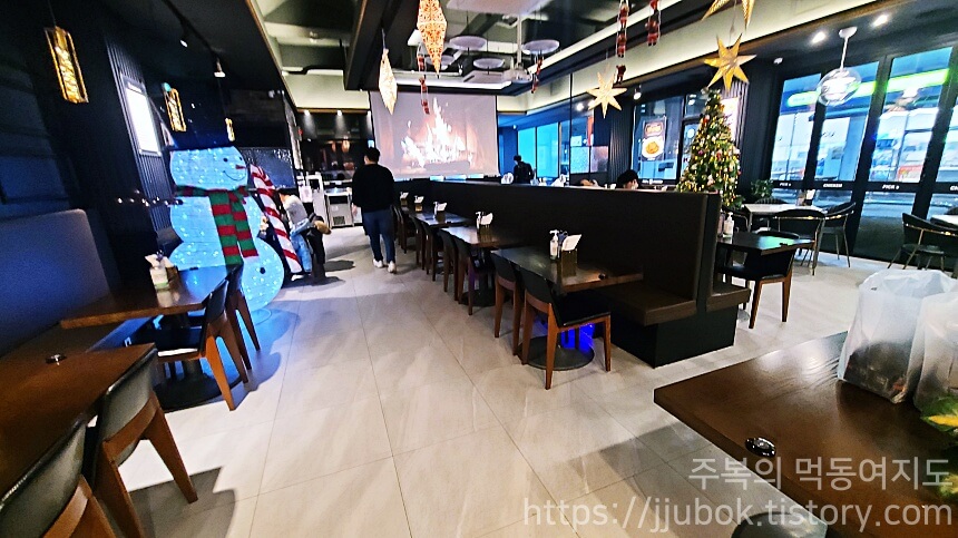 픽스치킨-분위기