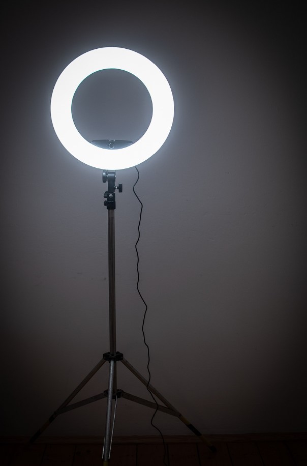 링라이트 조명이 켜져있는 모습