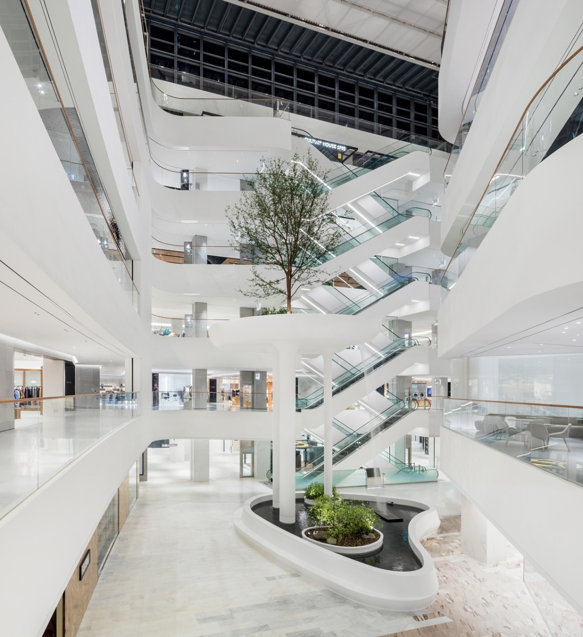 네이버-더현대서울 업체제공 사진