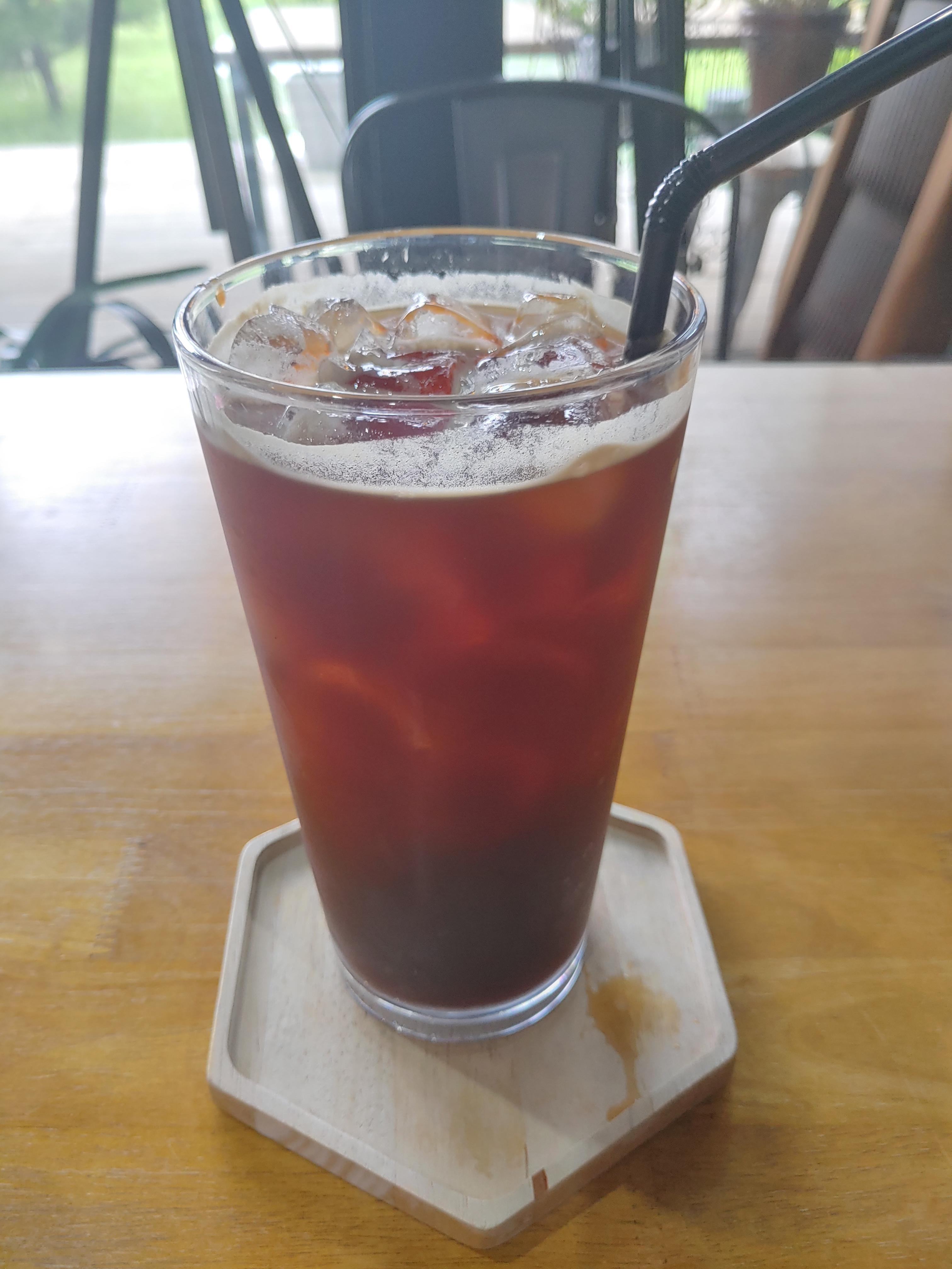 라퐁텐 정원있는카페의 아아 