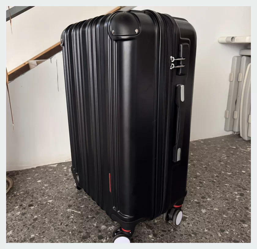 일주일 여행캐리어 측면