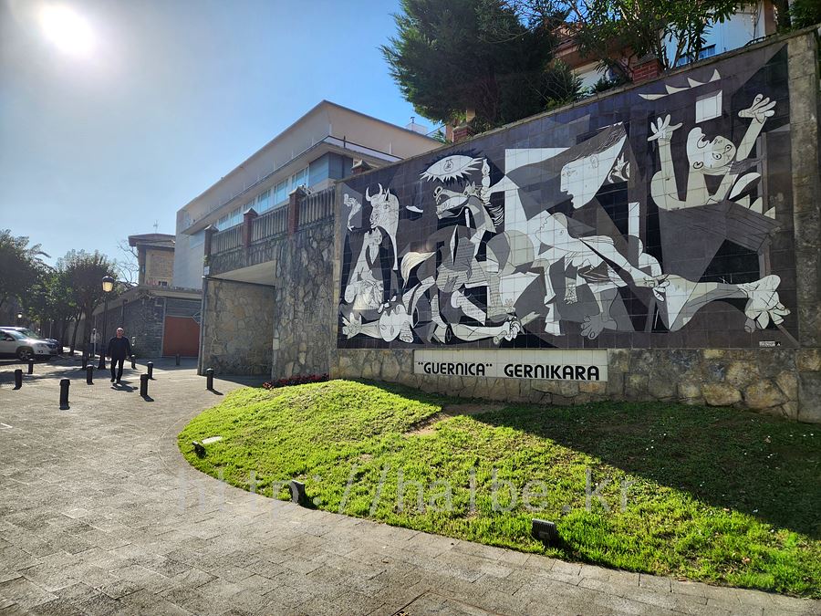 게르니카 타일 벽화. &quot;Guernica&quot; Gernikara
