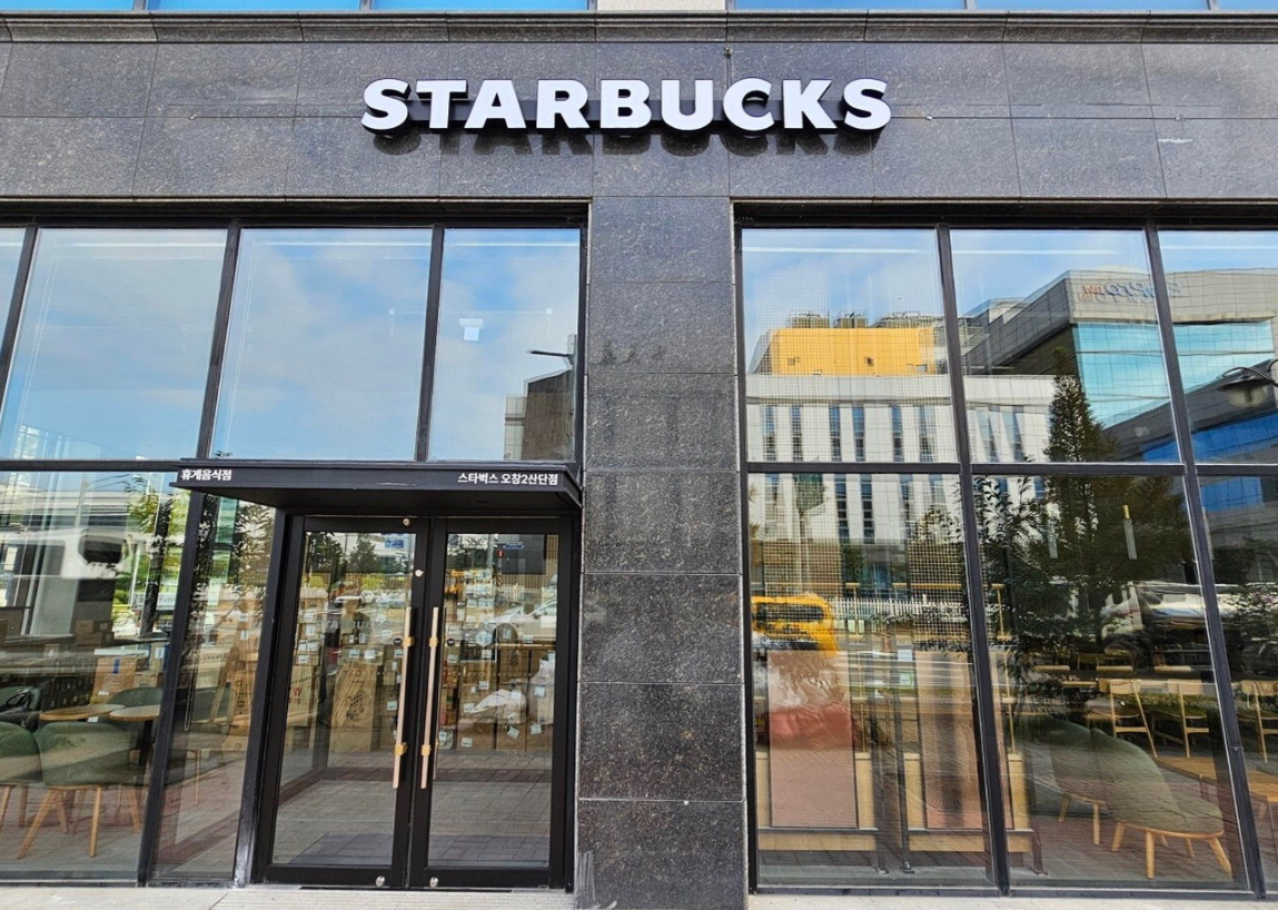스벅16명아줌마모임,스타벅스 단체 손님,아줌마 모임 논란,카페 매너,온라인 커뮤니티 밈,공공장소 소음