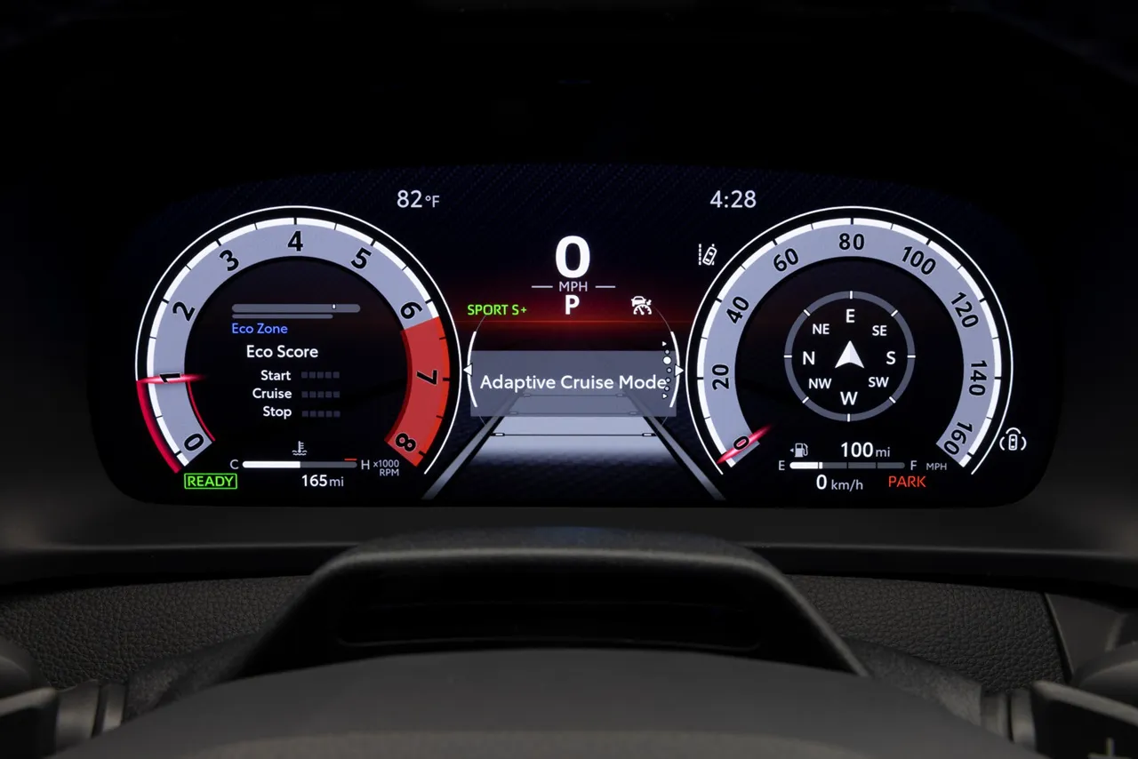 토요타 크라운 크로스오버 하이브리드 차량 이미지