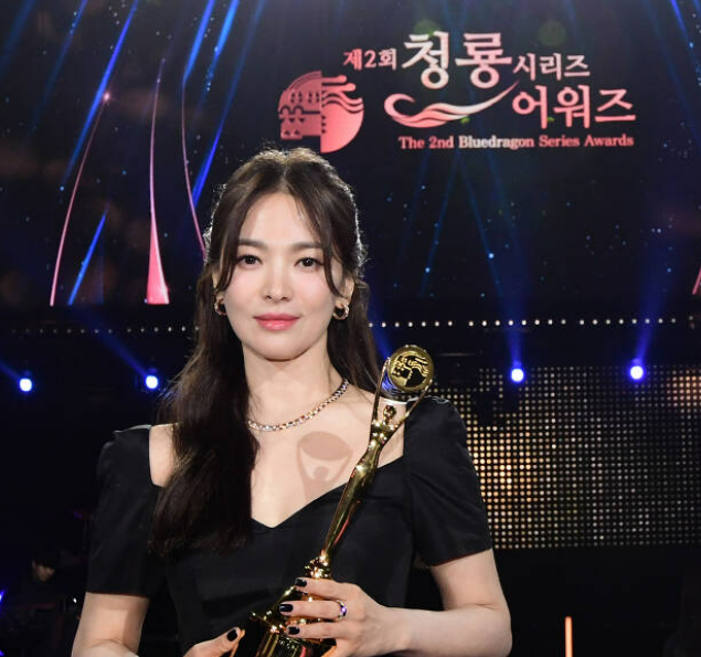 제2회 청룡시리즈어워즈 : 대상 송혜교&#44; 남우주연상 하정우&#44; 여우주연상 수지