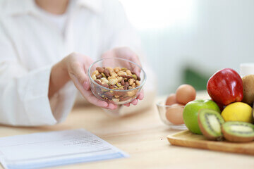 당화혈색소 낮추기&amp;#44; 검사와 정상수치를 알아봤습니다. 당뇨병과 깊은 관계가 있는 당화혈색소의 기준 수치를 잘 알고 있어야 합니다. 