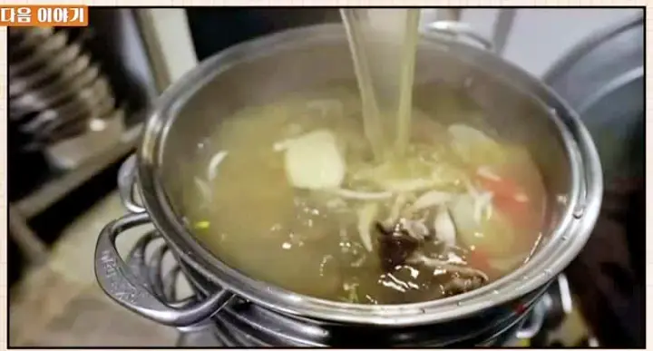 식객 허영만 백반기행 정시아 족발 수육 궁중 칼국수 공주 금강신관공원 맛집 소개