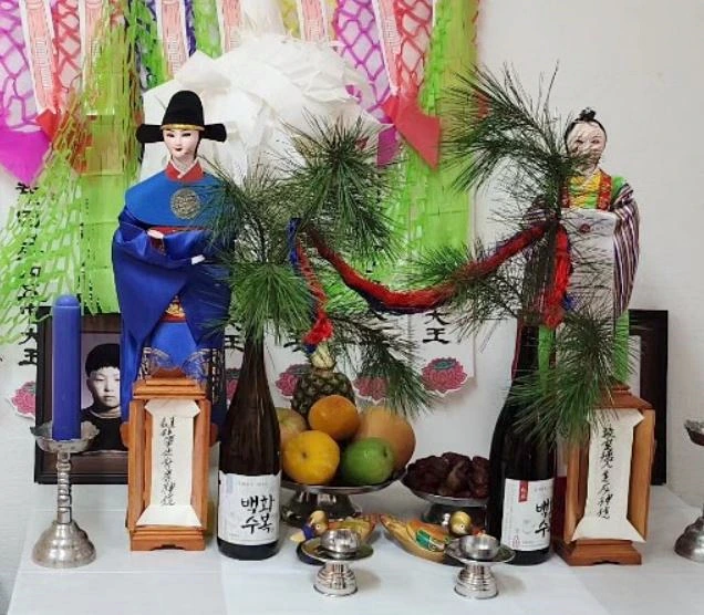 은행동 점집 굿당에 조각상들