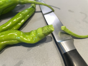 꽈리고추 손질 - 꼭지 자르는법