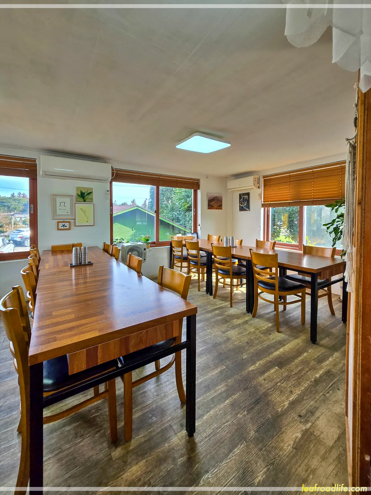 제주-한정식-집밥-자연으로-실내-테이블