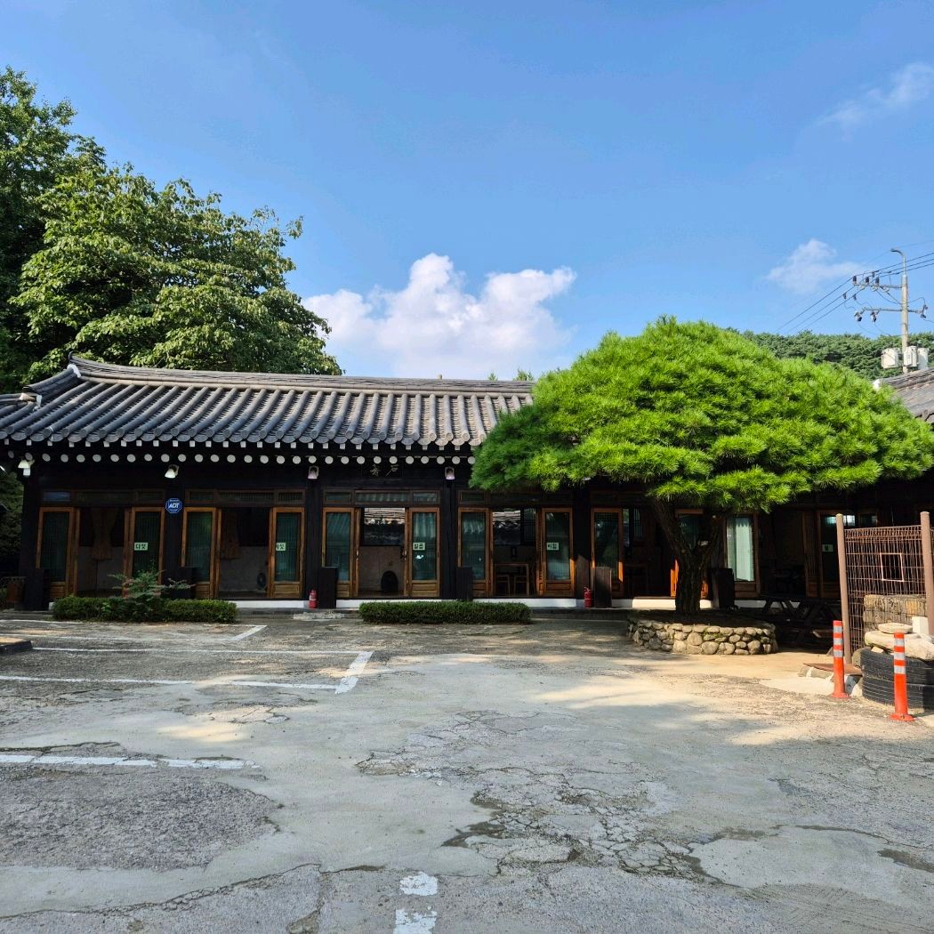 백제장-마당전경