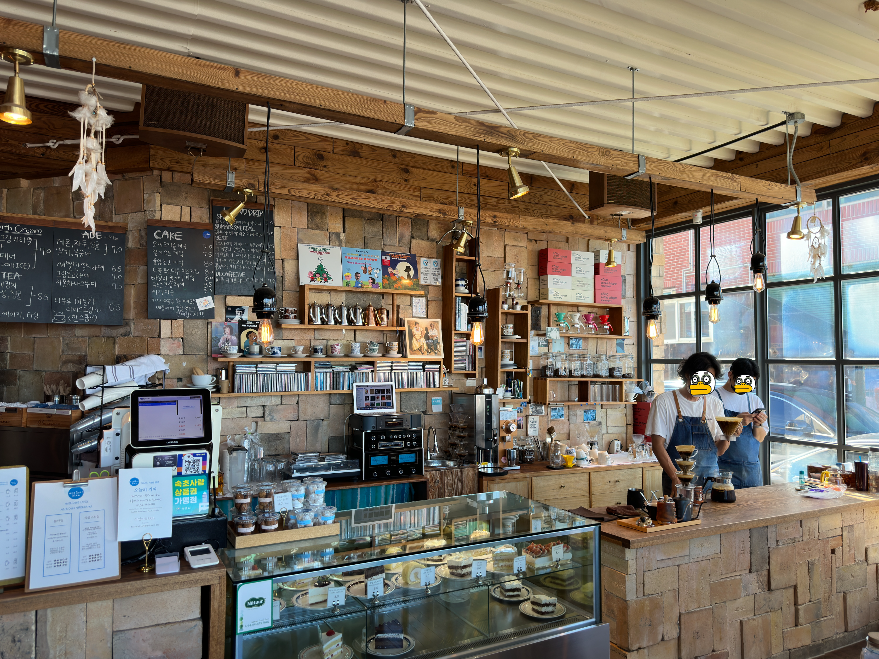 어나더블루 인테리어