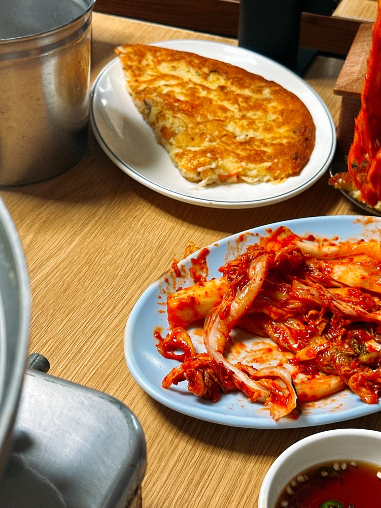 깔끔한 녹두전과 진짜 맛있는 김치 맛집