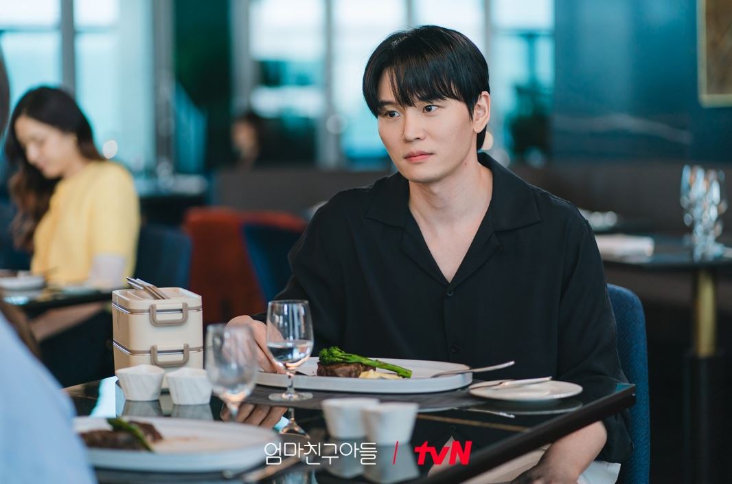 엄마친구아들 몇부작 시청률 재방송 편성표 줄거리 OTT