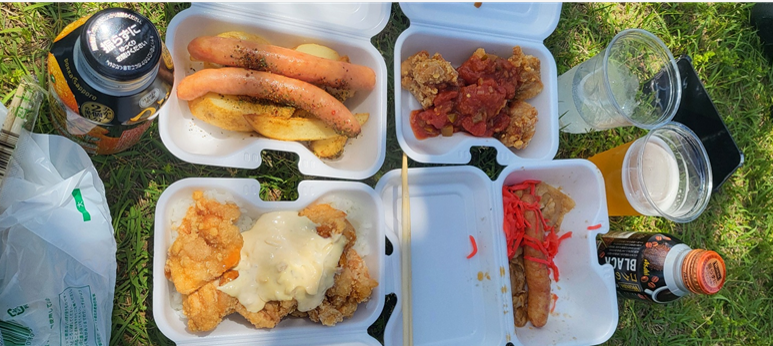 이 음식들 전체가 5만5천원정도