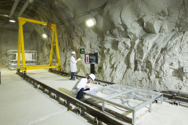 땅 속 120m 지하 속 비밀 연구실?