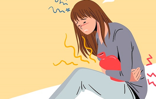 생리통을 느끼는 여성의 모습