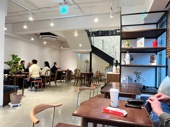 1층 창문 모습 및 내부 2