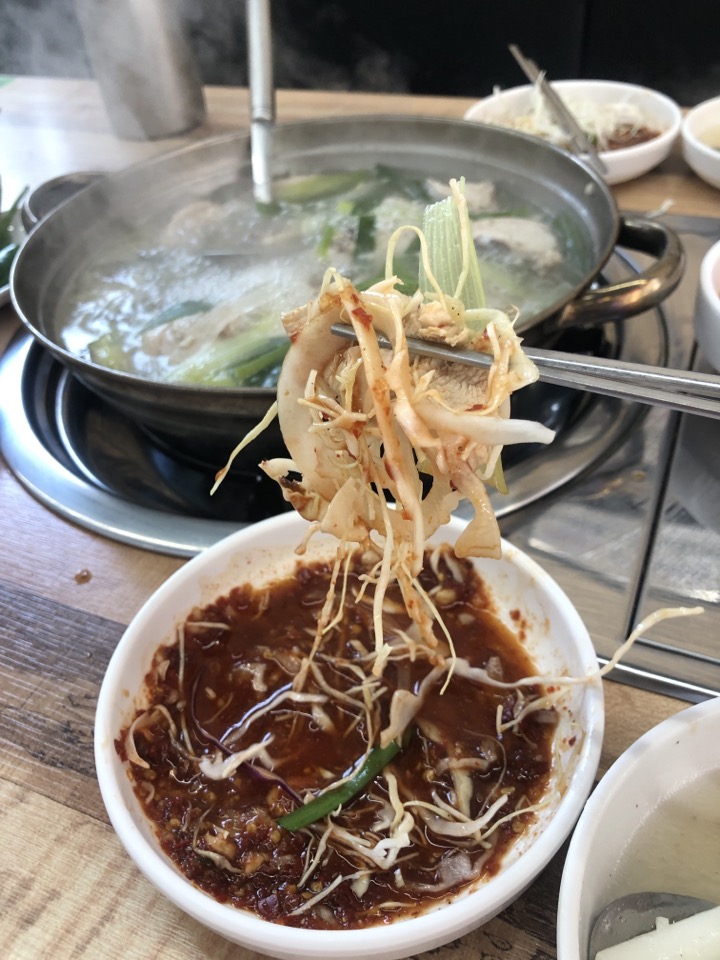 민수랜드-공릉동닭한마리유성점 양념장과함께