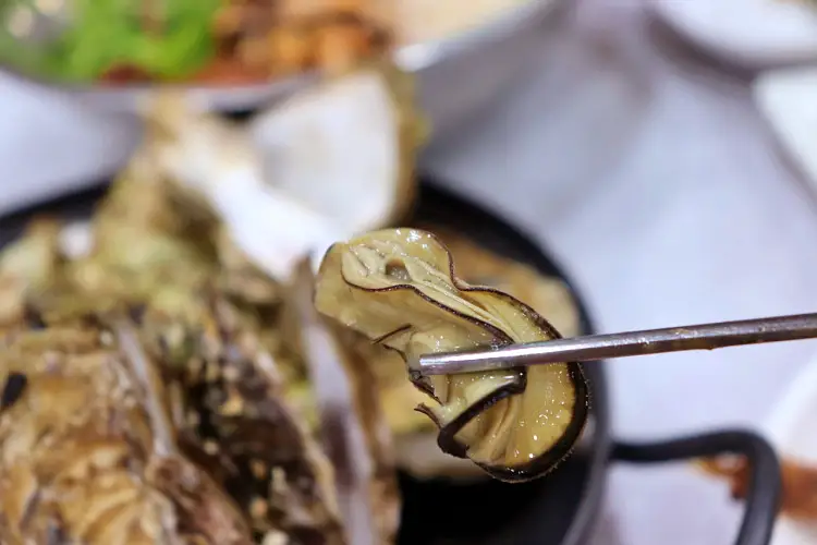 투데이 맛있는 메뉴 굴 삼합, 굴 어묵, 굴 탕수육, 석화찜, 항아리 물회 맛있는 식당 추천 통영 중앙시장 맛집