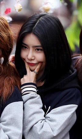 브레이브걸스 유나, 유니크한 보컬과 매력적인 개성