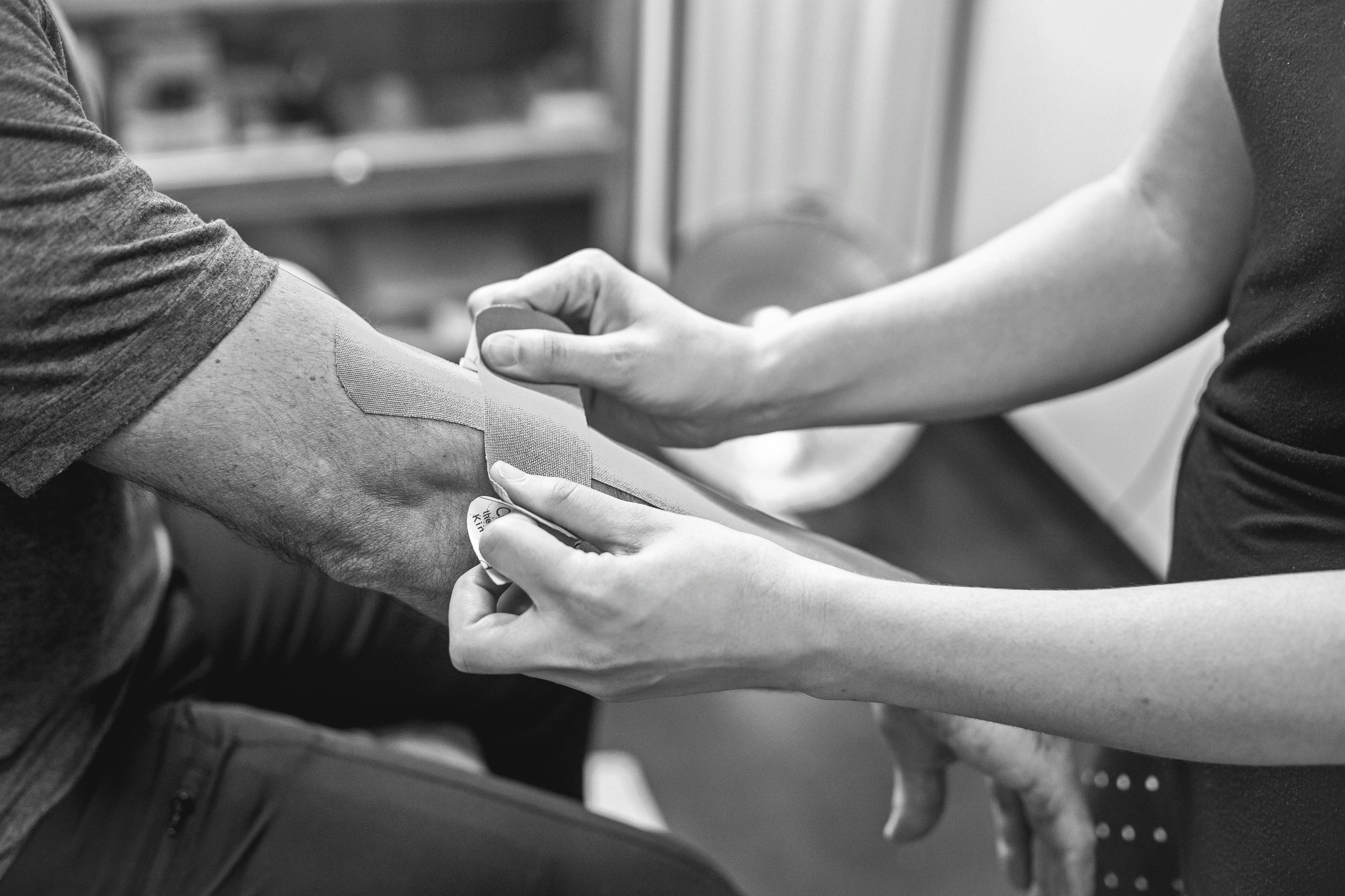 테니스엘보(팔꿈치 관절 증상, 원인, 관리)
