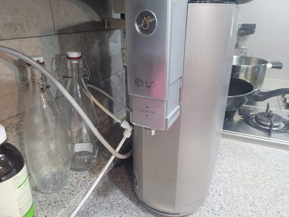 경고등이 들어 온 퓨리케어 정수기