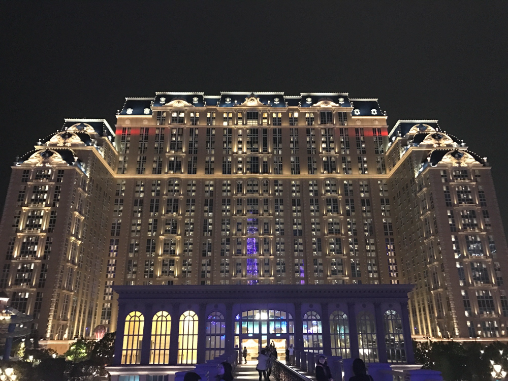 파리지앵 호텔의 정면