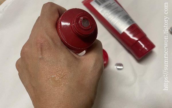 메디포포크림 손등 도포