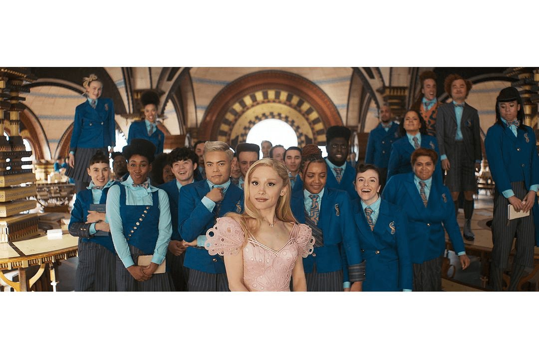 영화 위키드 스틸컷. 출처: 유니버셜픽쳐스코리아 인스타그램.