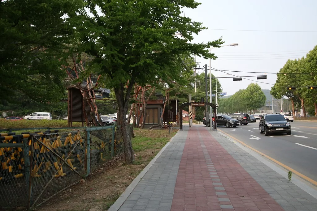 평화누리길 6코스 종점 성동사거리 전경 사진.