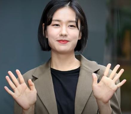 인사하는 안은진