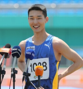 우상혁 선수 경기 이미지