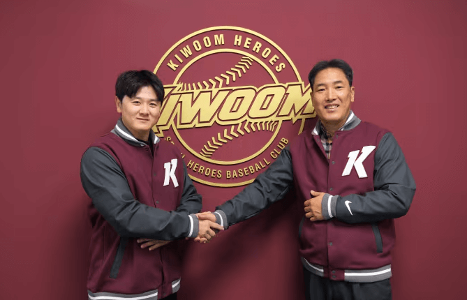 최주환 야구선수 키움과 계약하는 사진