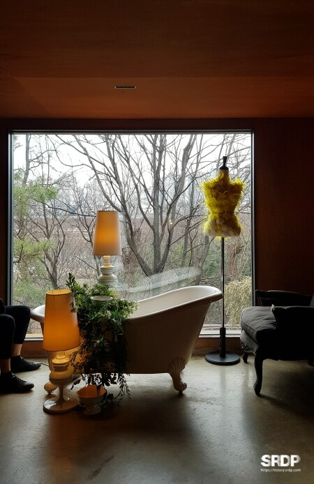 미사장-하남-미사-카페-숲속-카페-샹들리에-포토존