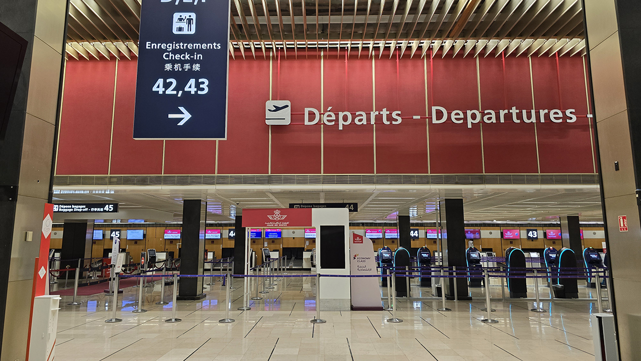 프랑스 파리 오를리 공항 노숙