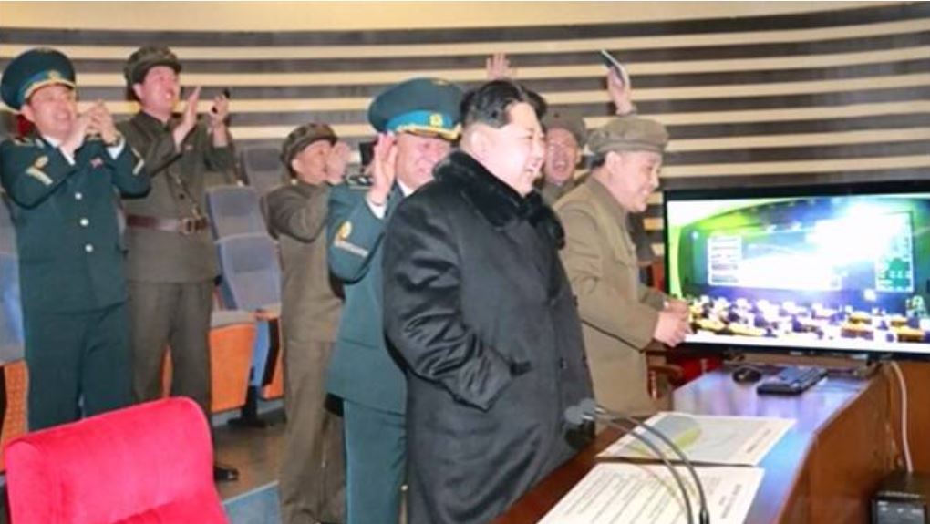 기뻐하는 김정은