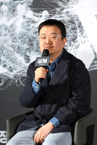 군체 영화 개봉일 줄거리 연상호 감독 출연진 전지현 구교환