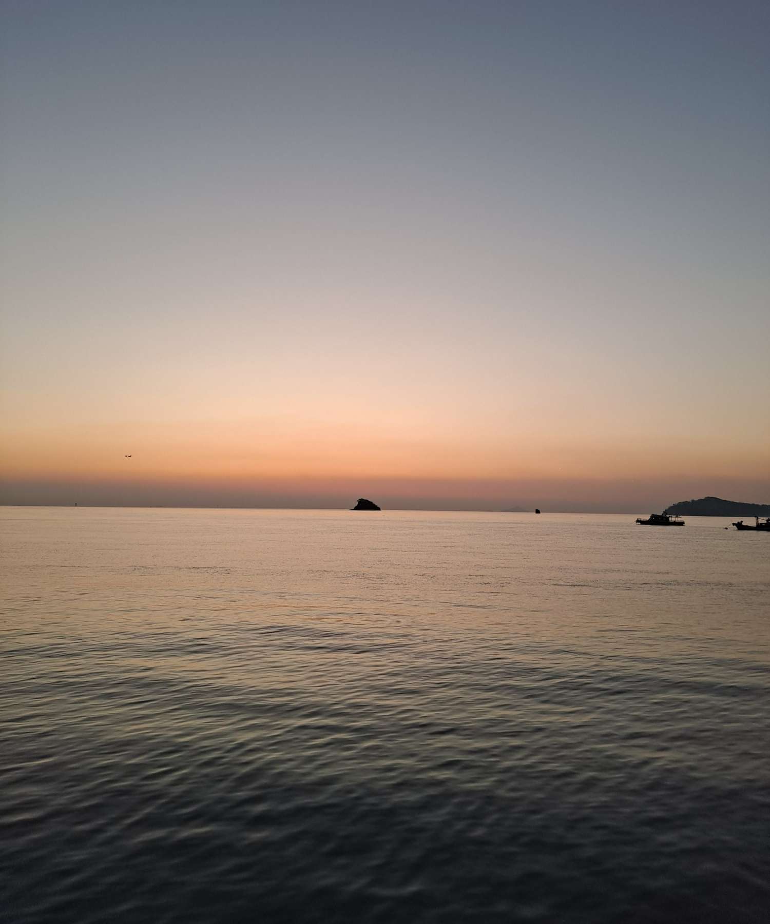 수평선 위 띠 두르다