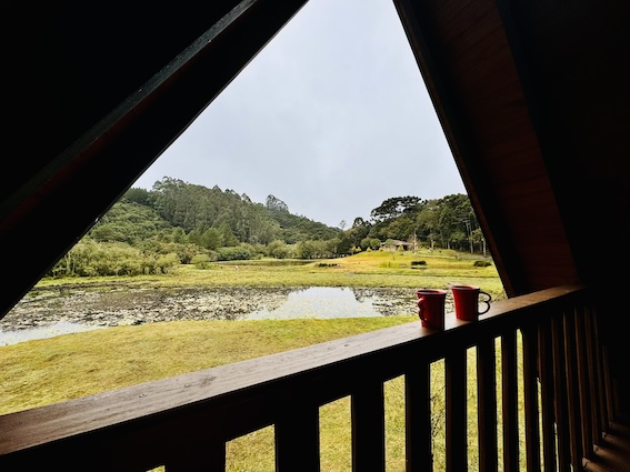 2층에서 바라본 샬레 외부 풍경