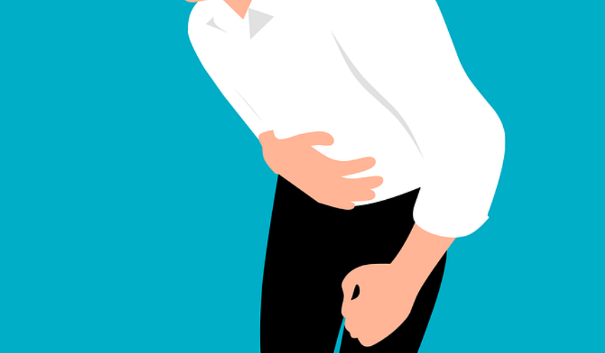 위산과다 증상으로 배가 아파 허리를 숙이고 있는 남자