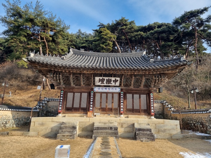 중악단-본체