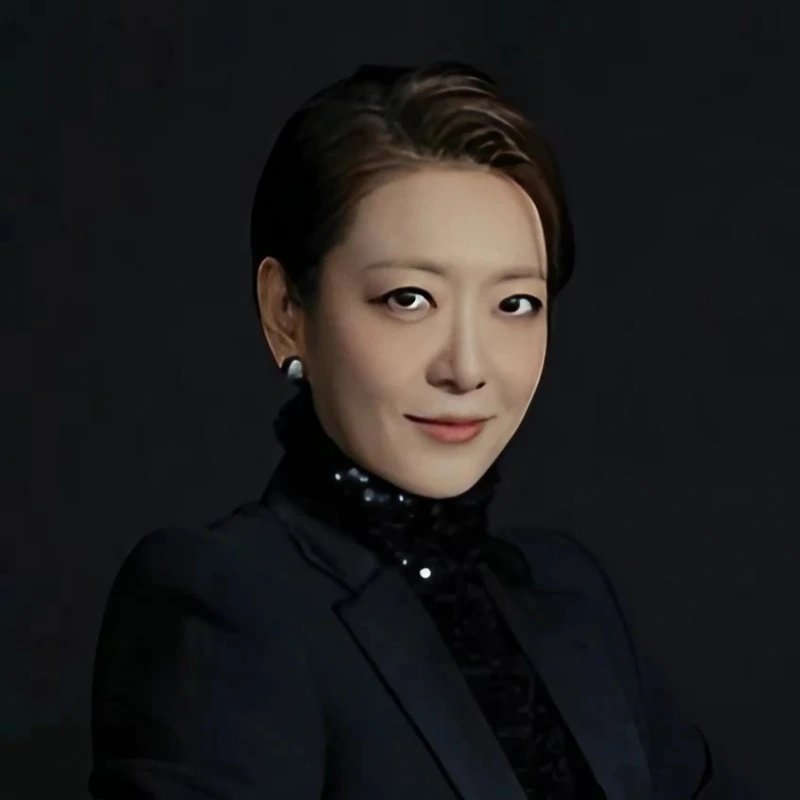 피도 눈물도 없이에서 짧은 쇼컷 스타일의 윤이라를 연기하는 배우 정수영