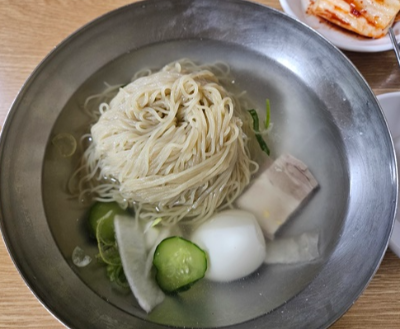 계란-오이-고기와-같이-나온-진미평양냉면
