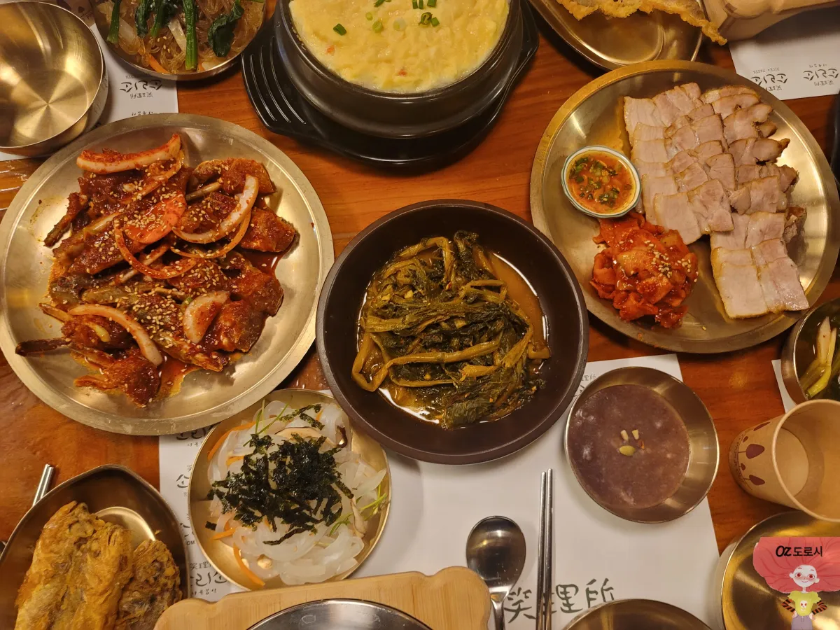 경기-남양주시-소리소빌리지-전라도식-시골밥상-솥밥정식-수육-게장-등
