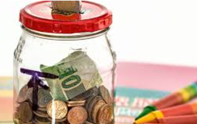 돈을 저축하는 사진