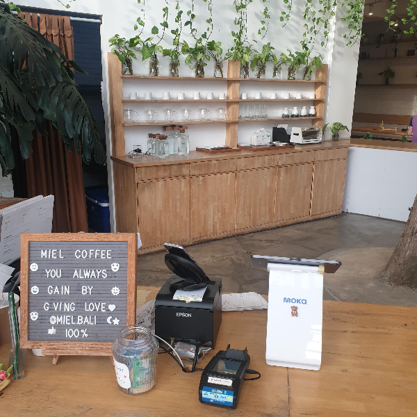 미엘 커피 짱구(MIEL Coffee Canggu): 발리 짱구(Bali Canggu) 지역 카페 ②_주문하는 곳