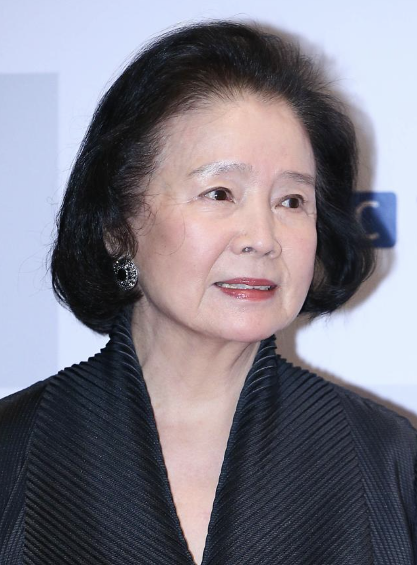 배우 윤정희