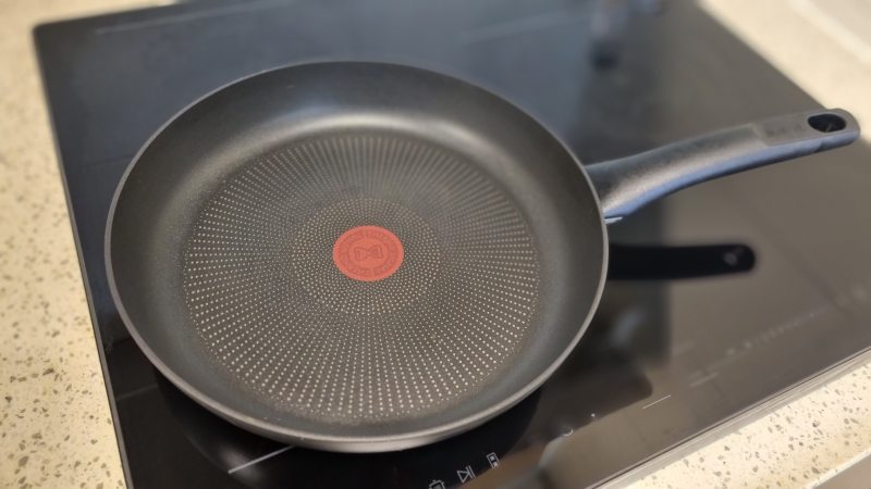 코팅프라이팬 사진입니다.